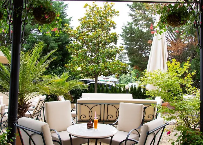 Admiral Golden Sands